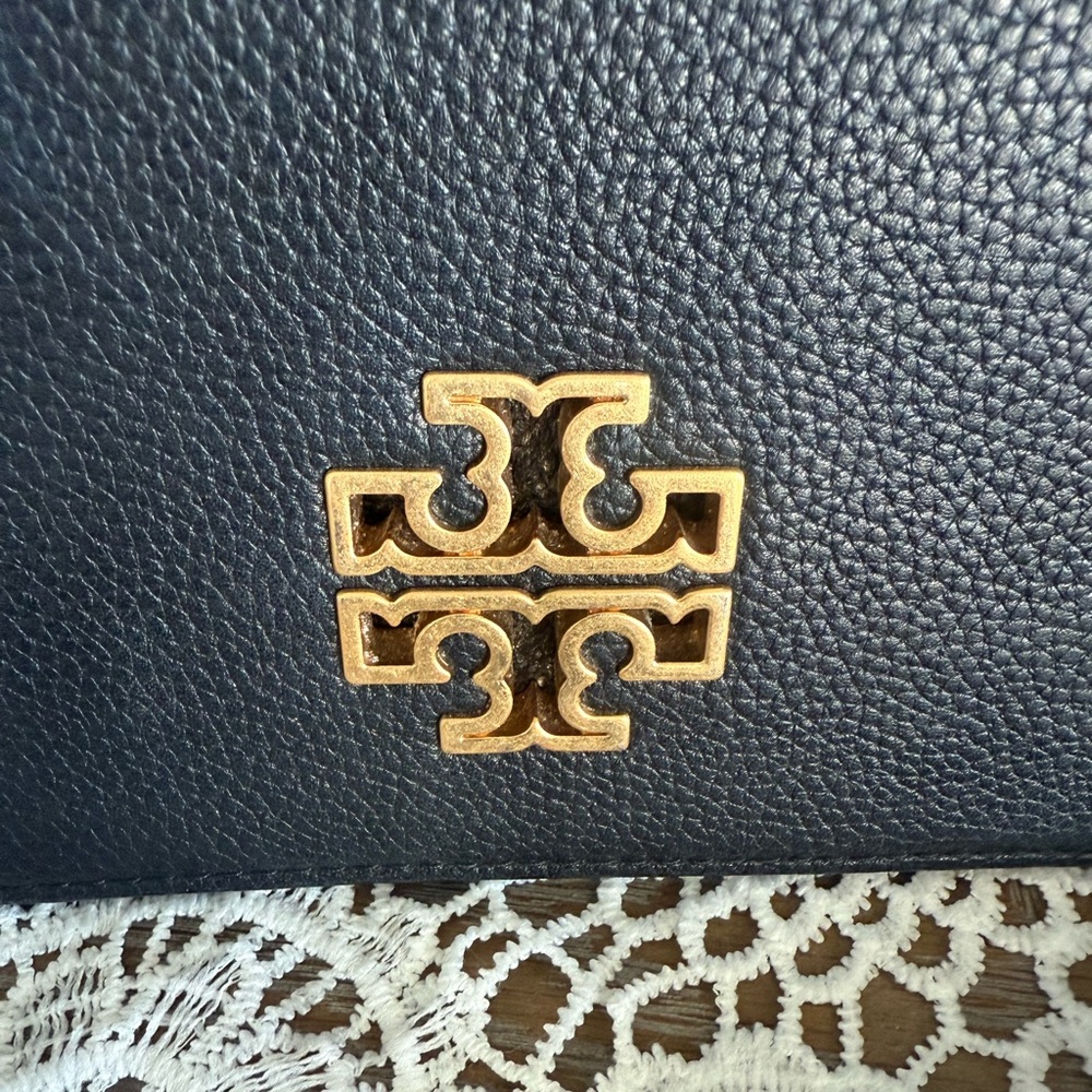 Tory Burch Black Crossbody Bag with Gold Logo - Picture 4 of 16